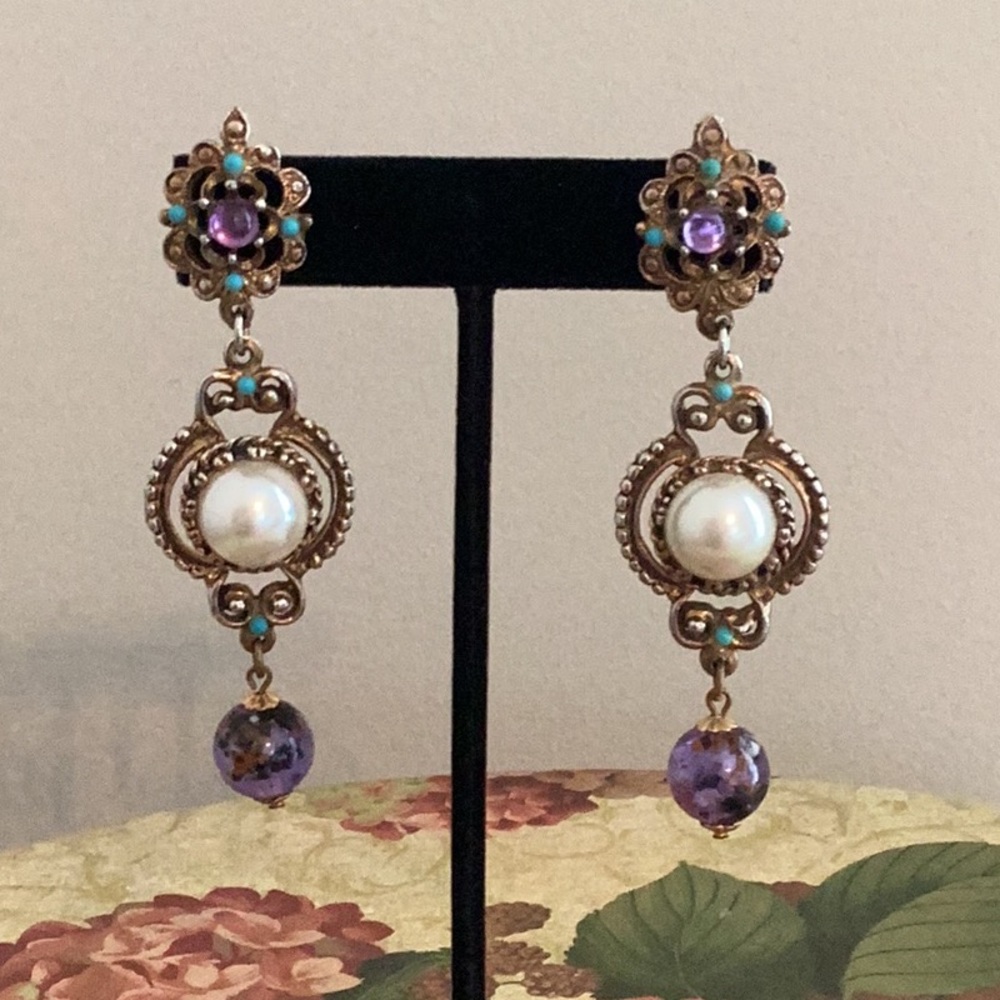 VINTAGE Gorgeous Faux Goldtonepearl & purple Cabushon Drop post pierced earrings
